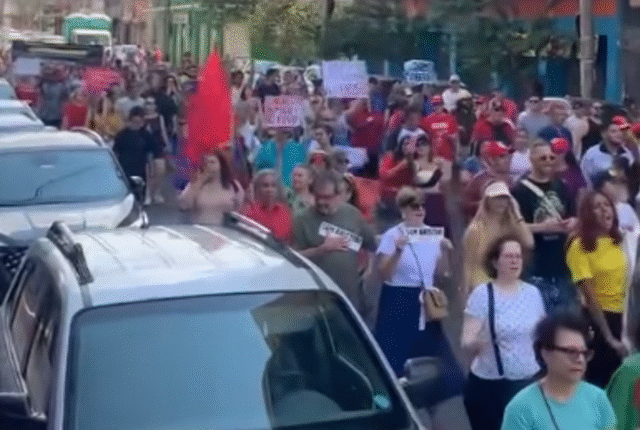 Manifestantes protestam contra PEC da Blindagem em Campo Grande neste domingo