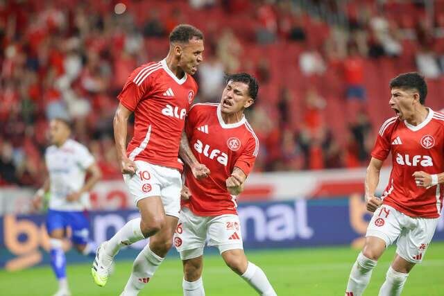 Inter vence Fortaleza por 2 a 1 pelo Brasileirão; Vitinho marca gol decisivo