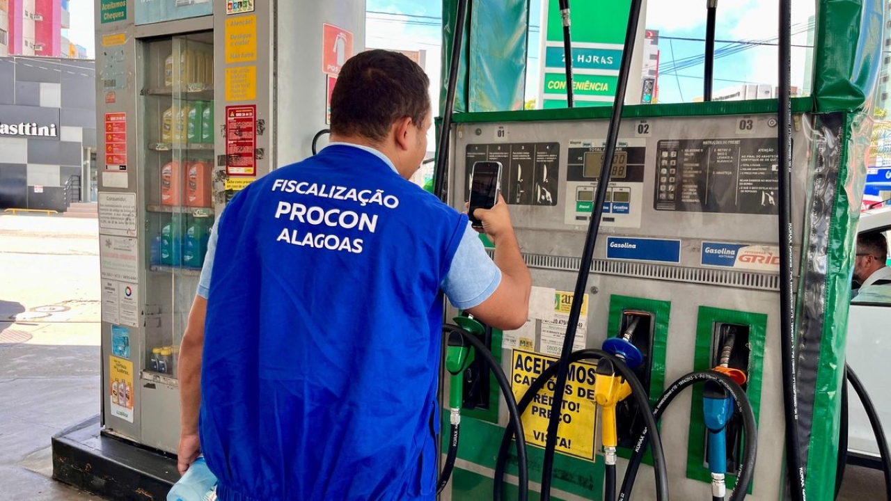 Gasolina vai subir mesmo com queda do petróleo