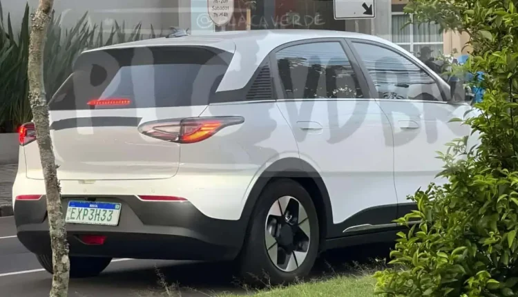 Geely EX2 é flagrado no Brasil para disputar com o BYD Dolphin