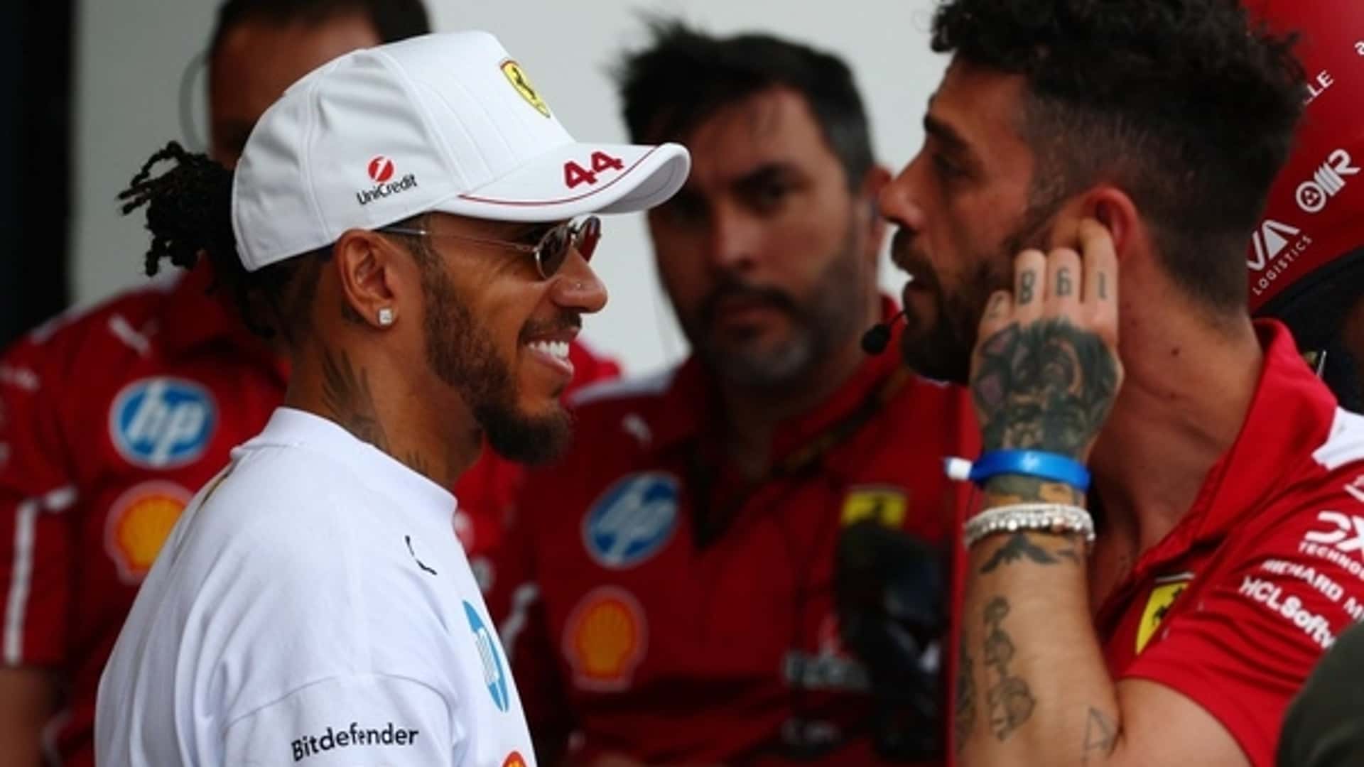 Hamilton rejeita preocupação com haters na Ferrari