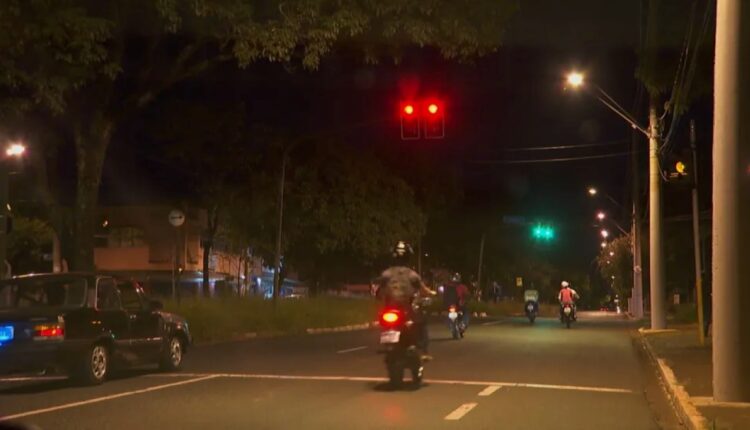 Maceió autoriza avanço em sinal vermelho durante a madrugada