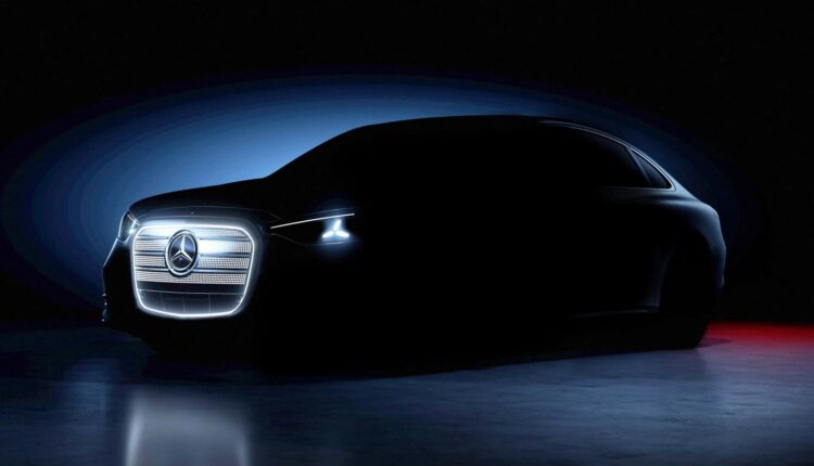 Mercedes-Benz Classe C será o próximo da marca com grade iluminada gigante