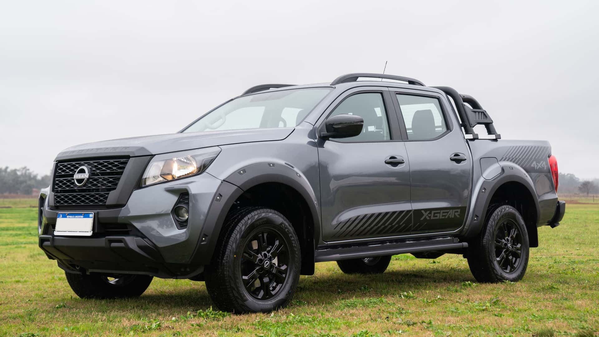 Nissan Frontier fica mais equipada e segura na linha 2026