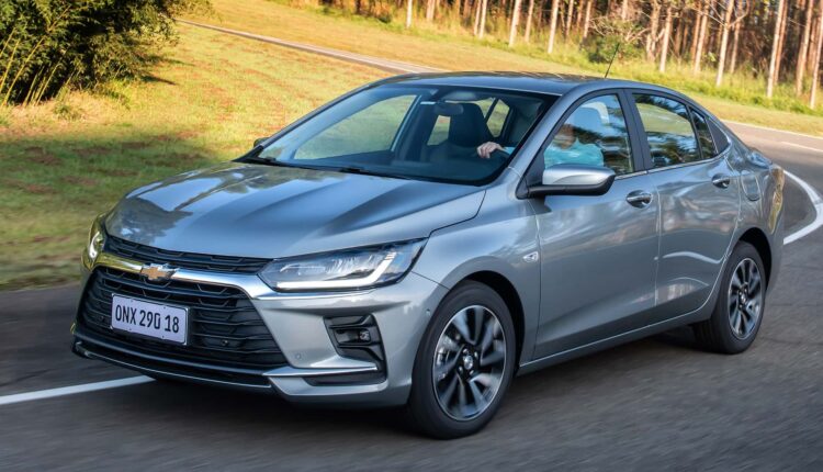 Onix Plus dispara, Corolla perde quase 18%