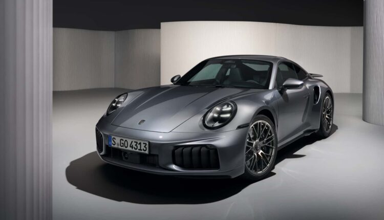 Novo Porsche 911 Turbo S é híbrido e o mais potente da história