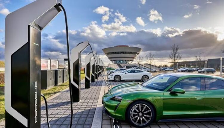 Porsche amplia rede de carregadores ultrarrápidos no Brasil