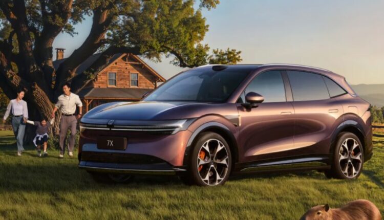 Zeekr 7X EV mal chega ao Brasil e já recebe atualização na China