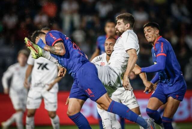 Santos e Bragantino empatam em 2 a 2 no Brasileirão neste domingo