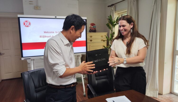 Brasil de Fato e portal Guancha firmam acordo jornalístico para expandir presença mútua no Brasil e na China