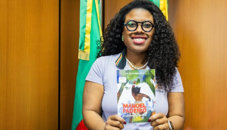 Deputada Laura Sito lança livro que resgata a trajetória de Manoel Padeiro, primeiro herói negro gaúcho