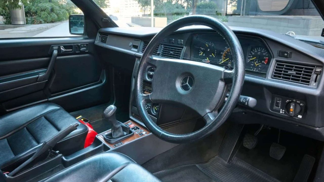 Icônica Mercedes de Ayrton Senna vai a leilão com lances de até R$ 1,8 milhão