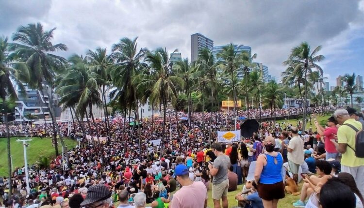 Protesto contra PEC da Blindagem reúne milhares de pessoas em Salvador neste domingo