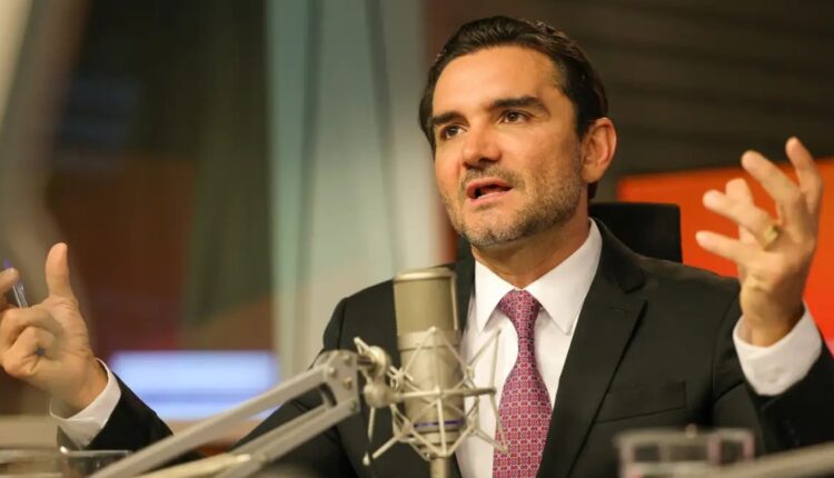 Celso Sabino confirma a Lula que deixará Ministério do Turismo