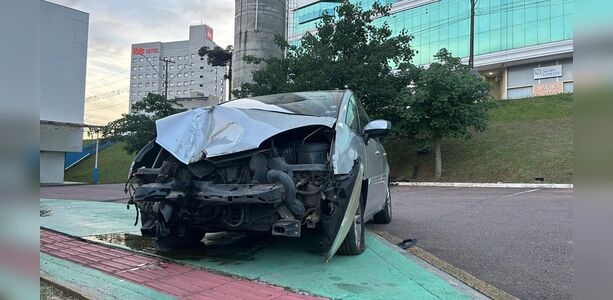 Idoso perde a consciência e derruba ponto de ônibus em PG