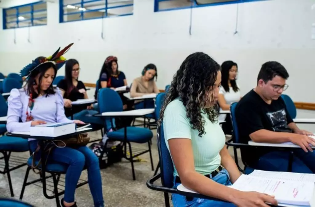 Novos Selecionados para Salário a Estudantes em 10/10