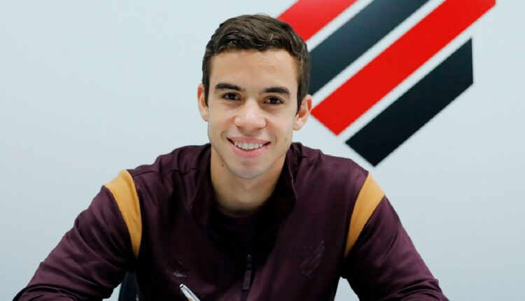 Dudu assina novo contrato om o Athletico