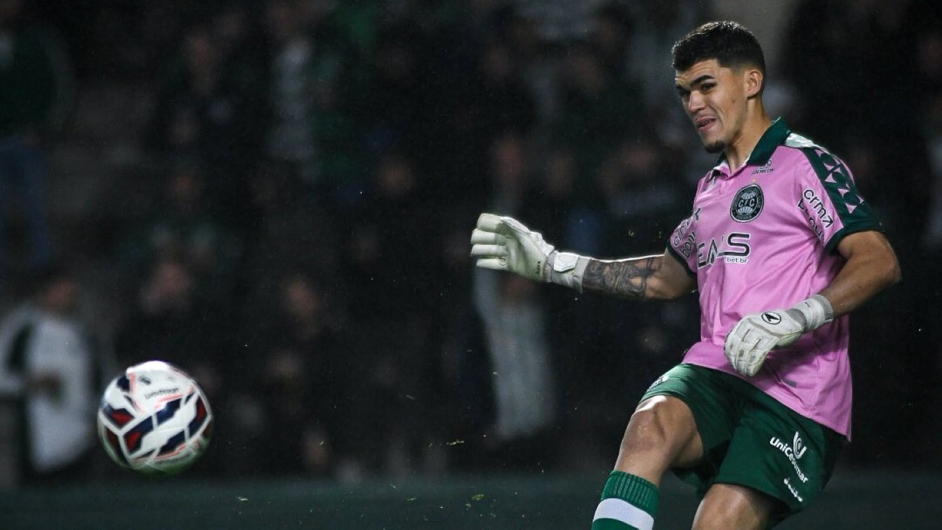 Coritiba 2x0 Atlético-GO: vitória sofrida e passo gigante do Coxa