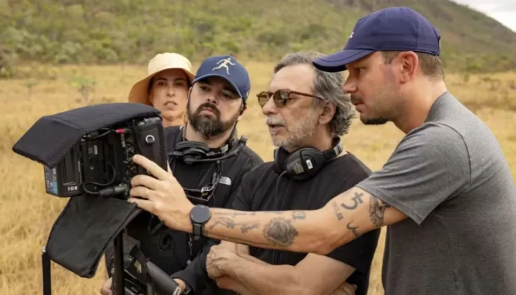 Carlos Araújo e equipe. Foto: Globo/Manoela Mello
