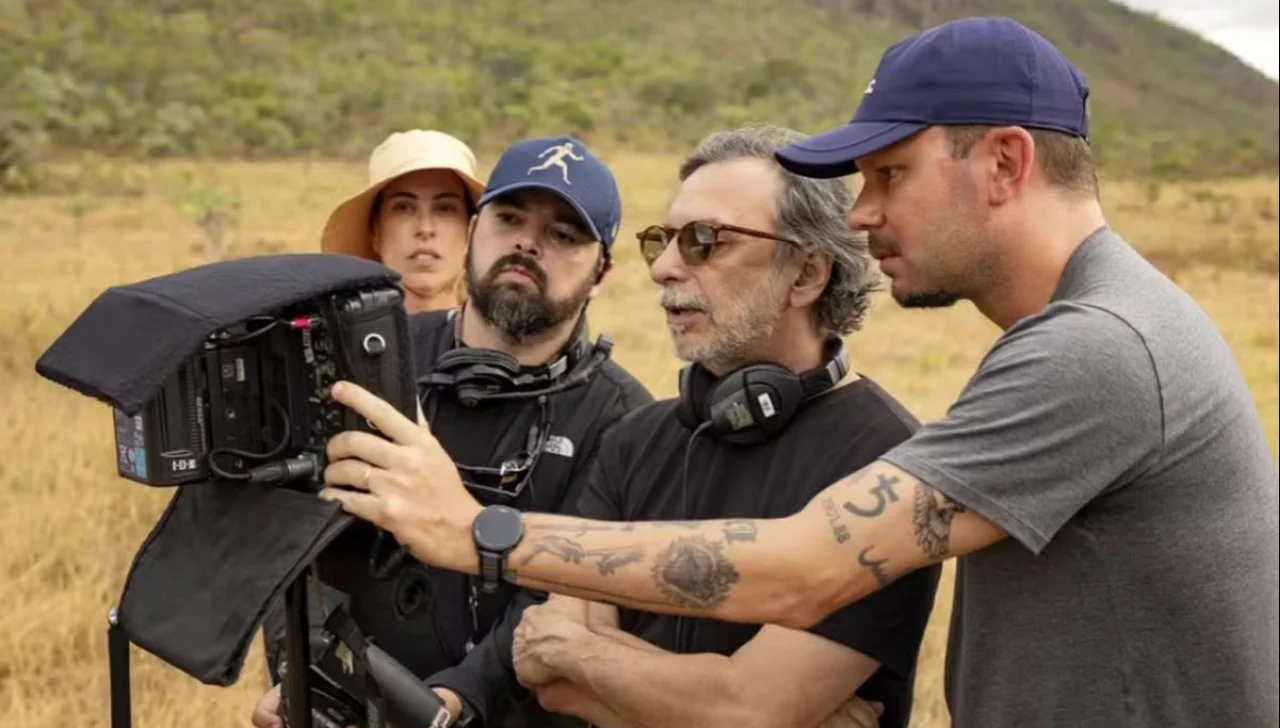 Carlos Araújo e equipe. Foto: Globo/Manoela Mello