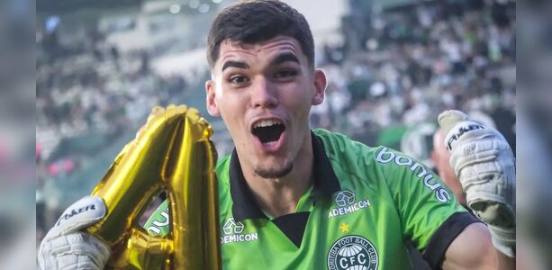 Coritiba empata com Athletic e garante acesso a primeira divisão