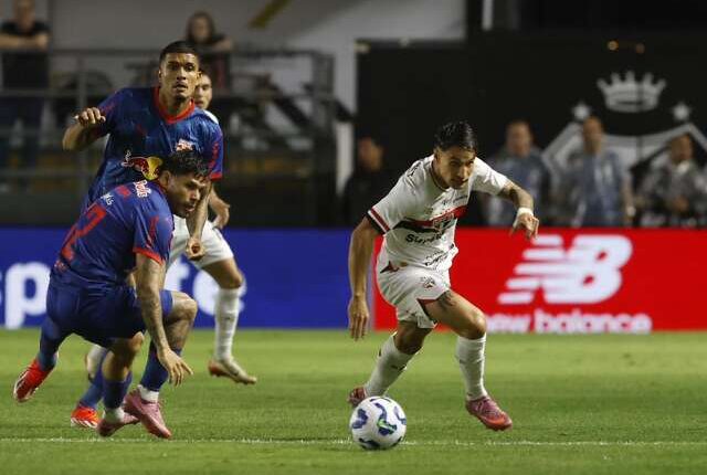 Bragantino vence São Paulo e se afasta do rebaixamento