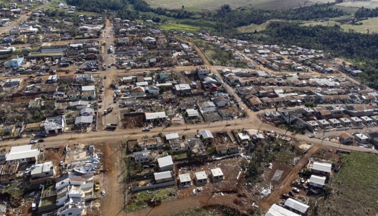 Imagem aérea de Rio Bonito do Iguaçu, cidade mais afetada por passagem de tornado pelo Paraná