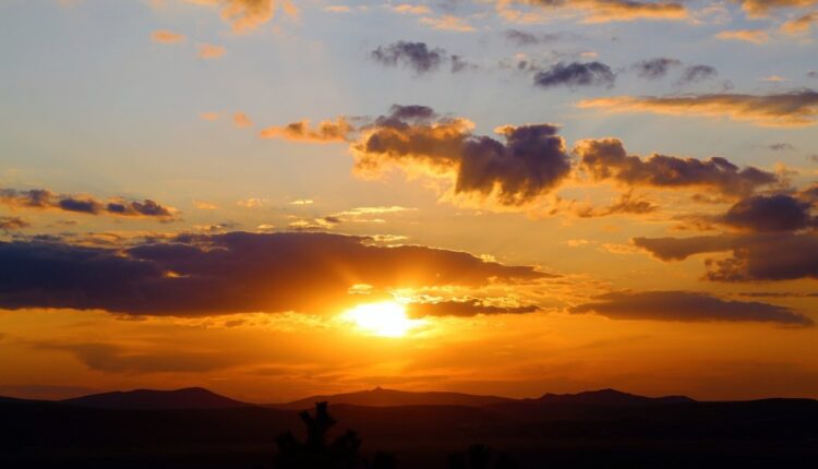 imagem do sol ao amanhecer