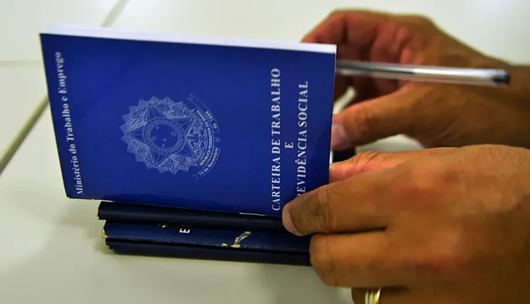 Carteira de Trabalho e Previdência Social (CTPS)© Marcello Casal JrAgência Brasil