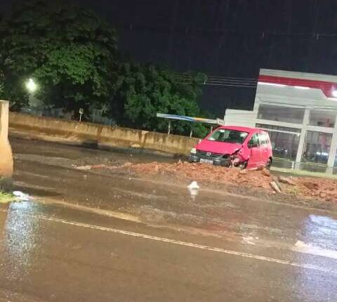 Motorista colide com pilar após morte de estudante em Campo Grande