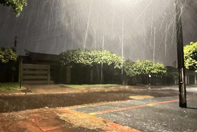 Dourados enfrenta chuva intensa e ventos fortes nesta segunda, 15 de dezembro