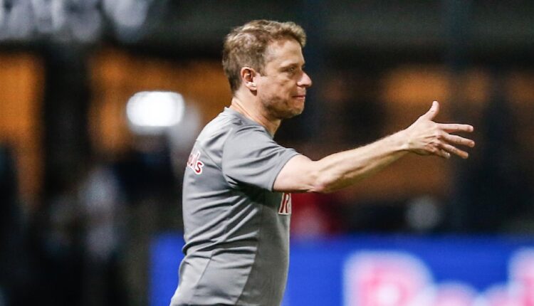 Fernando Seabra em jogo do Red Bull Bragantino