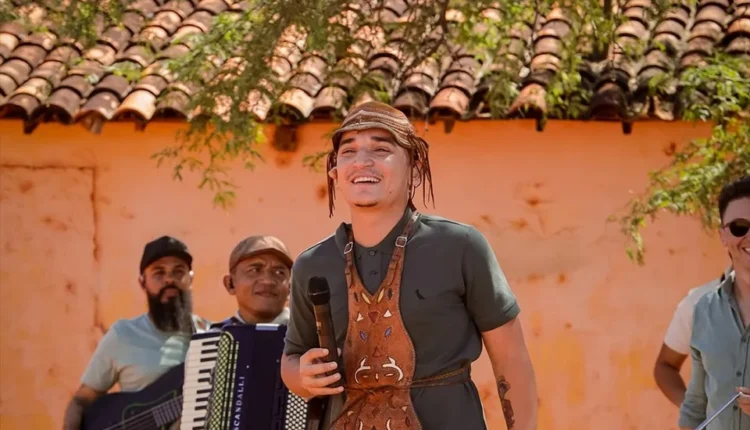 O artista João Gomes, vencedor de um Grammy Latino em 2025, é natural de Serrita, no sertão pernambucano