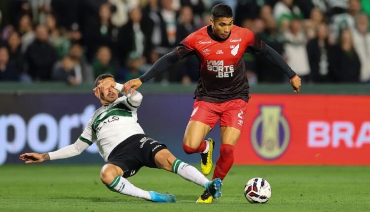 Lance do Atletiba no Couto Pereira