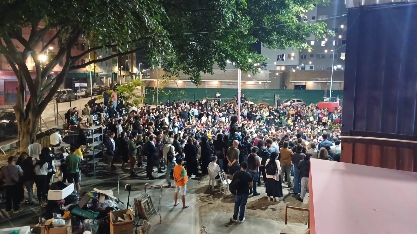 Teatro de Contêiner, da Companhia Mungunzá, é símbolo de resistência cultural e comunitária no centro de São Paulo