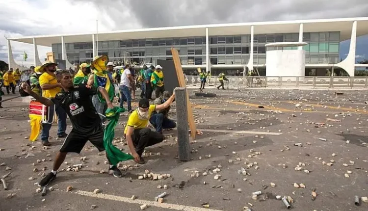 Atos golpistas do dia 8 de janeiro de 2023, na Praça dos Três Poderes, em Brasília