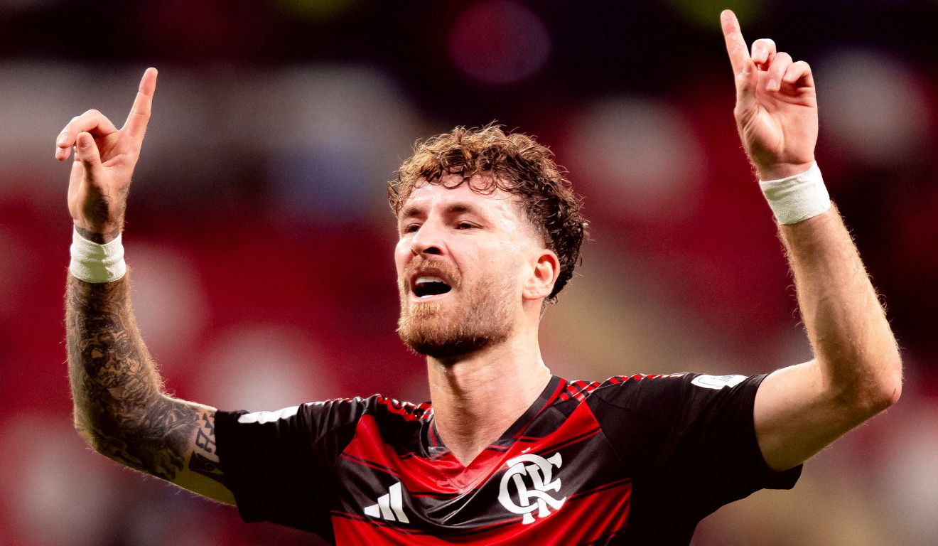 Léo Pereira, ex-jogador do Athletico, fez o primeiro gol do Flamengo contra o Pyramids.