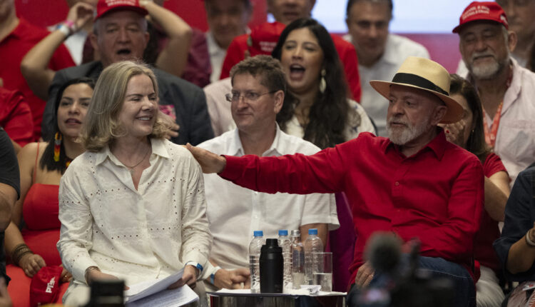 PT fez 45 anos no começo de 2025 e vai organizar 8º Congresso Nacional em abril