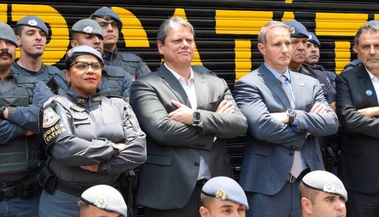 Gestão de Tarcísio de Freitas no governo de SP, com Guilherme Derrite na pasta da segurança, é marcada por aumento da letalidade policial.