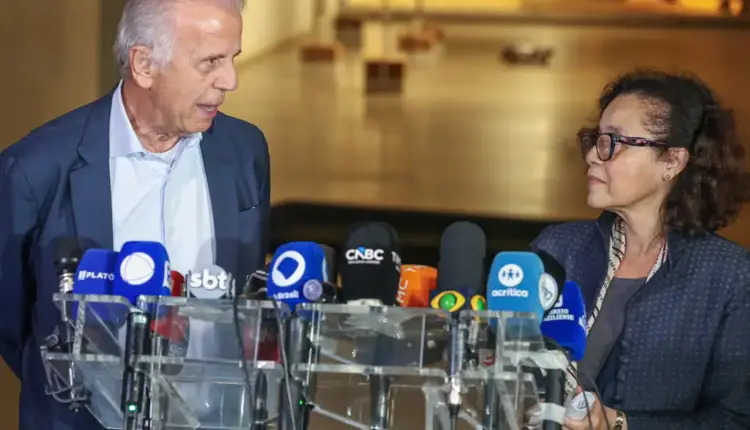 Ministro da Defesa, José Múcio, e embaixadora Maria Laura da Rocha em coletiva sobre invasão estadunidense na Venezuela