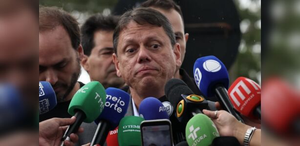 Após visita, Tarcísio defende prisão domiciliar de Jair Bolsonaro