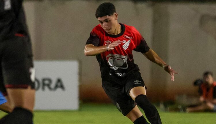 Lance de Athletico x Osasco, pela Copinha