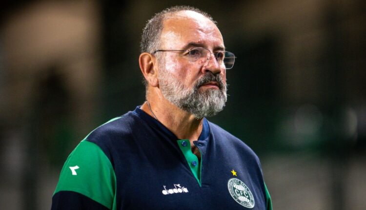 PC de Oliveira, técnico do sub-20 do Coritiba.