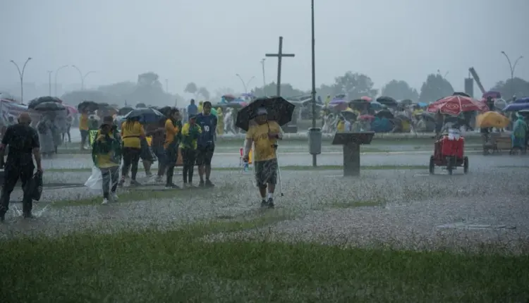 Apoiadores do deputado federal Nikolas Ferreira (PL-MG) durante ato em Brasília Foto: Juliana Duarte
