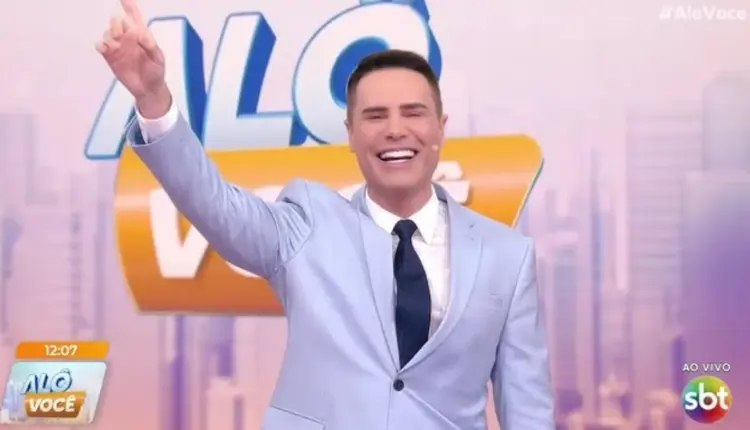 Luiz Bacci no comando do Al&ocirc; Voc&ecirc;. Foto: Reprodu&ccedil;&atilde;o/SBT