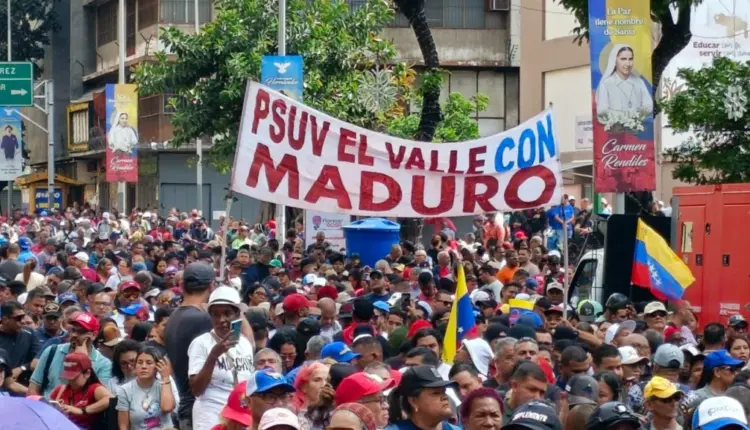 Manifestação pelas ruas de Caracas contra ataque imperialista dos Estados Unidos
