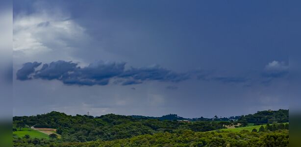 Calor intenso marca sexta-feira em PG e tempestades avançam no Paraná no sábado