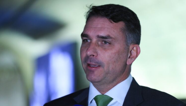 Flávio Bolsonaro tem enfrentado dificuldades para formar alianças e palanques fortes no Nordeste