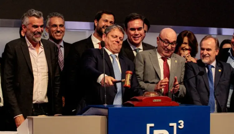 O governador de São Paulo, Tarcisio de Freitas (Republicanos), durante leilão do Trem Intercidades do Eixo Norte (TIC), em 2024